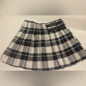 Forever 21 black/white pleated skirt size AM